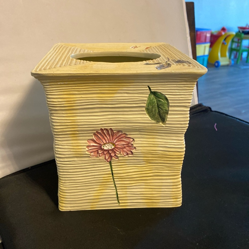 Covington Design Tissue Box Cover - Picture 4 of 7